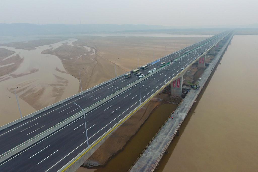 今天上午10時，國道234焦作至滎陽黃河大橋(簡稱：焦鄭黃河大橋)及連接線項目正式通車。