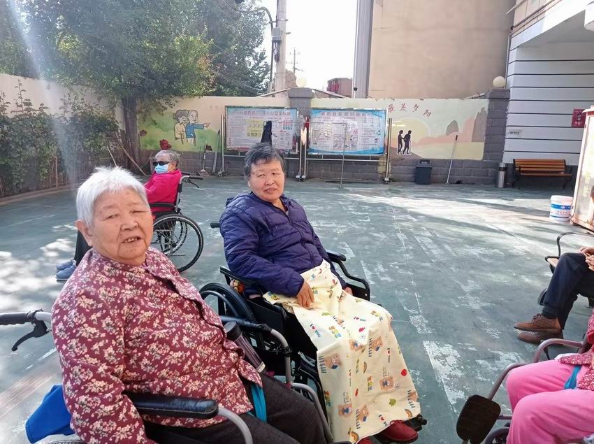 老人日常生活